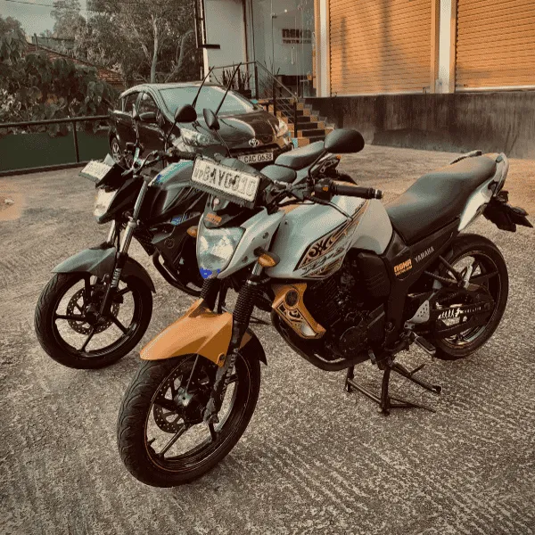 NOHA rental motorbike side view showing 150cc model